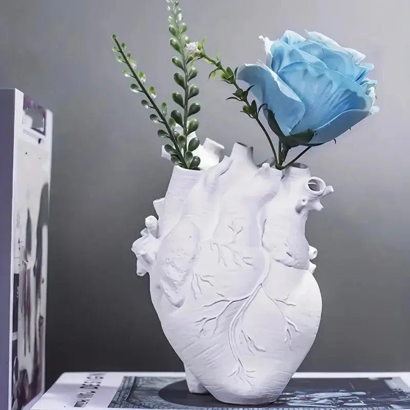 Noir Heart Bloom Vase - Prestiqlo